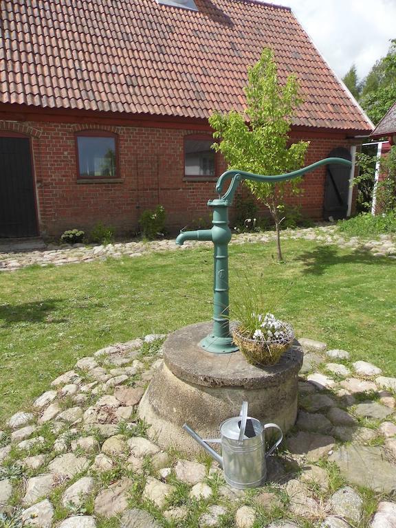 Bed and Breakfast Red Bird Farm Истад Экстерьер фото